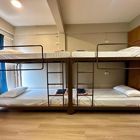 Films House Hostel Bangsaen Eksteriør billede