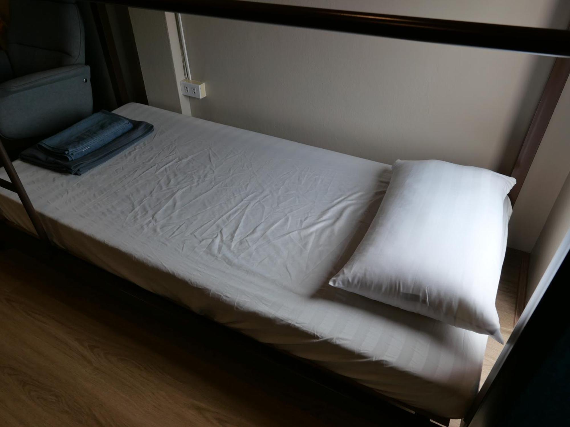 Films House Hostel Bangsaen Eksteriør billede