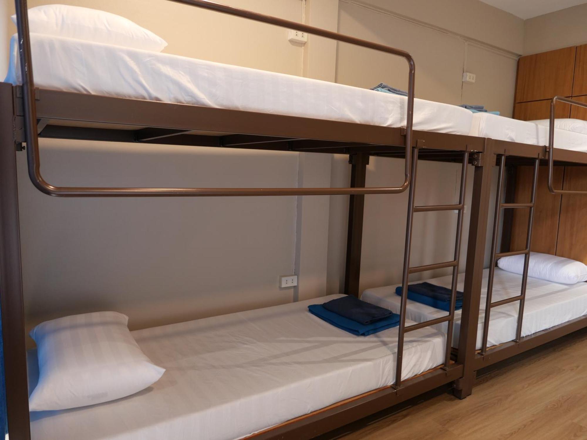 Films House Hostel Bangsaen Eksteriør billede