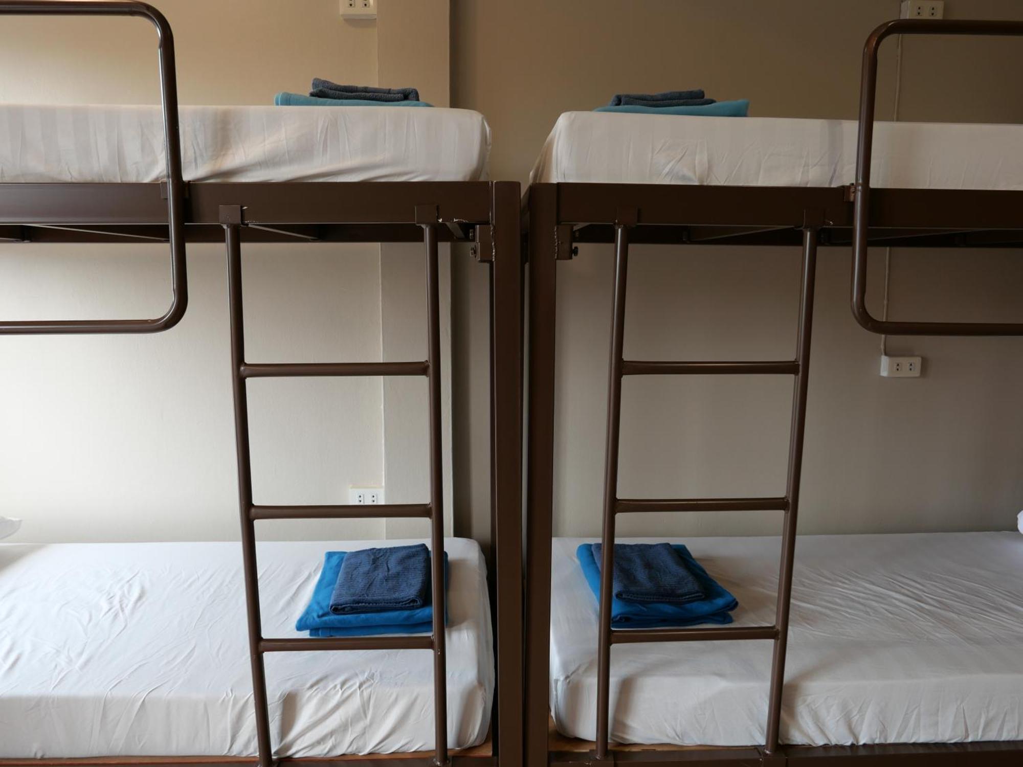 Films House Hostel Bangsaen Eksteriør billede
