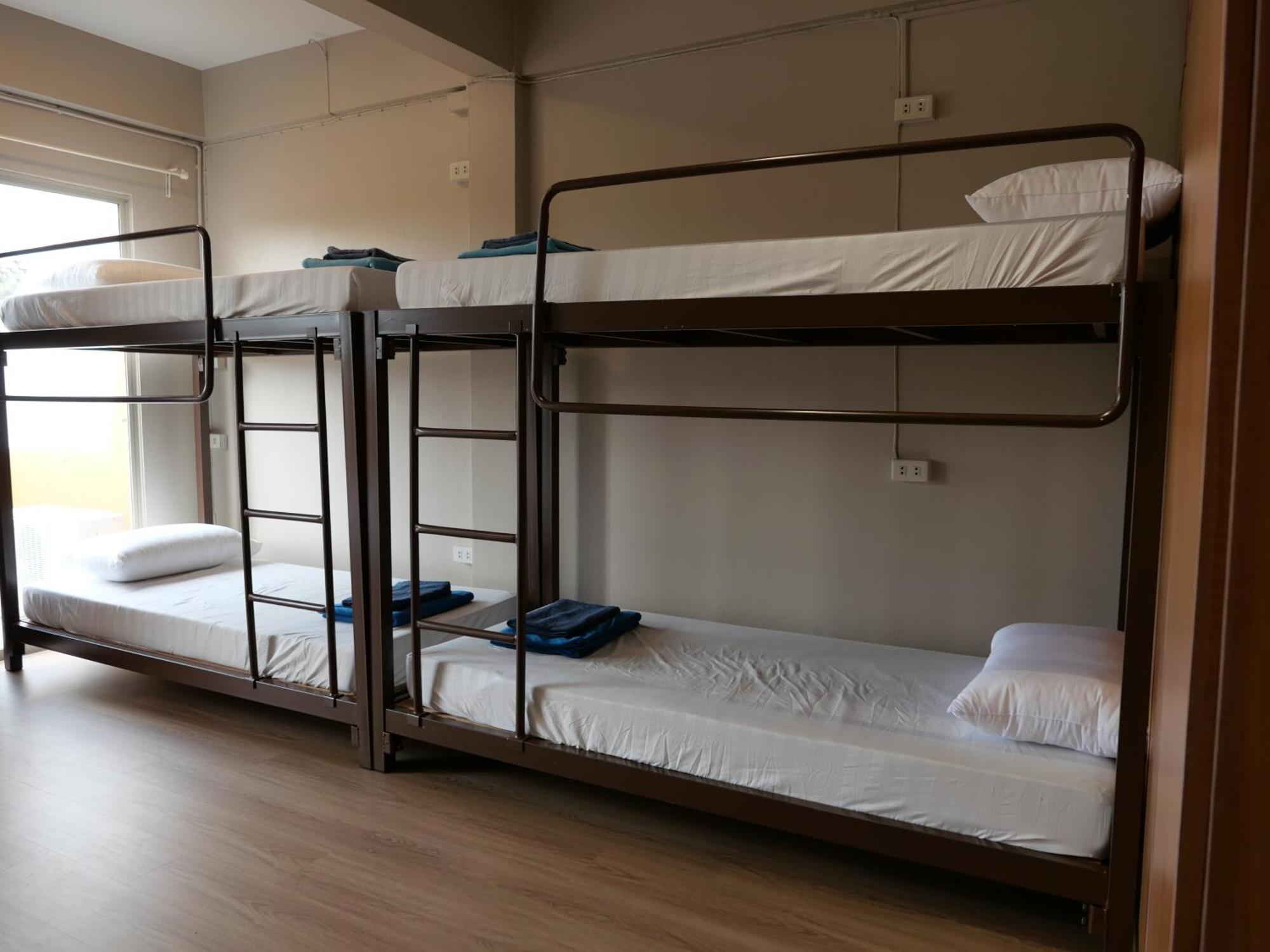 Films House Hostel Bangsaen Eksteriør billede