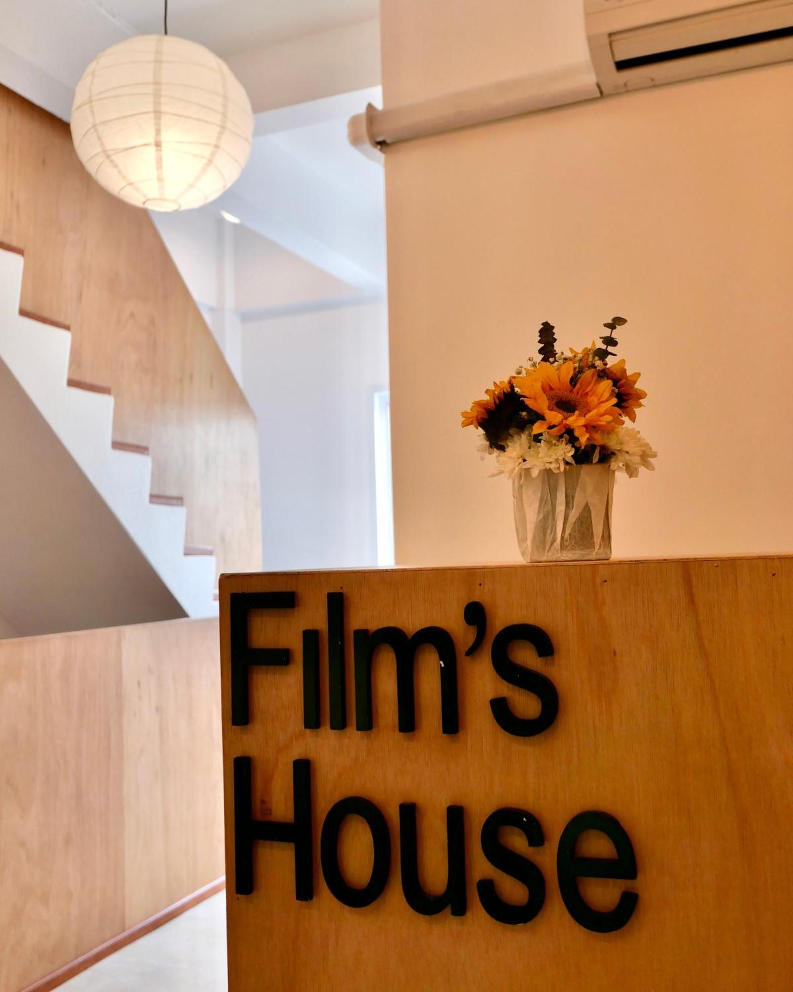 Films House Hostel Bangsaen Eksteriør billede